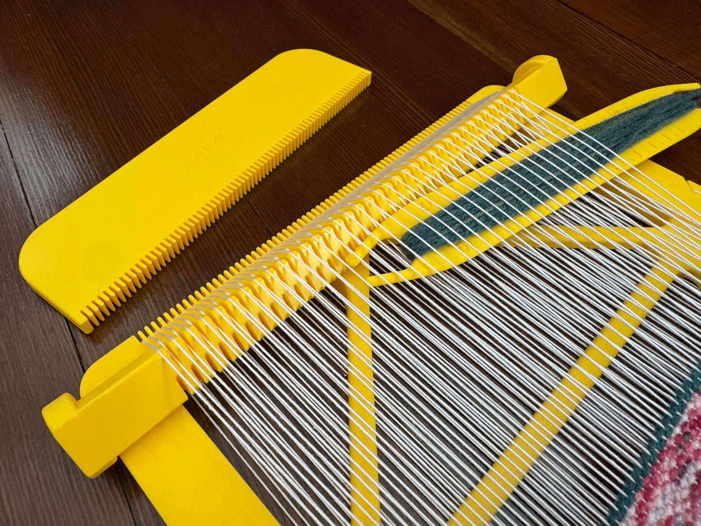 Pocket Loom Weaving Kit 7"x7" 10-dent