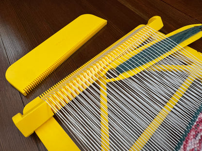 Pocket Loom Weaving Kit 7"x7" 10-dent