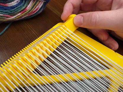 Pocket Loom Weaving Kit 7"x7" 10-dent