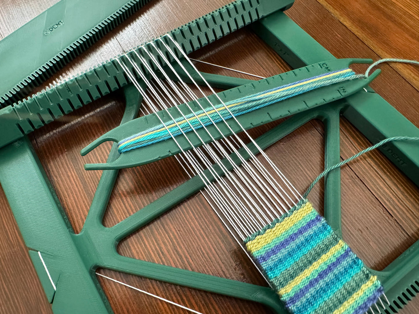 Pocket Loom Weaving Kit 7"x7" 8-dent