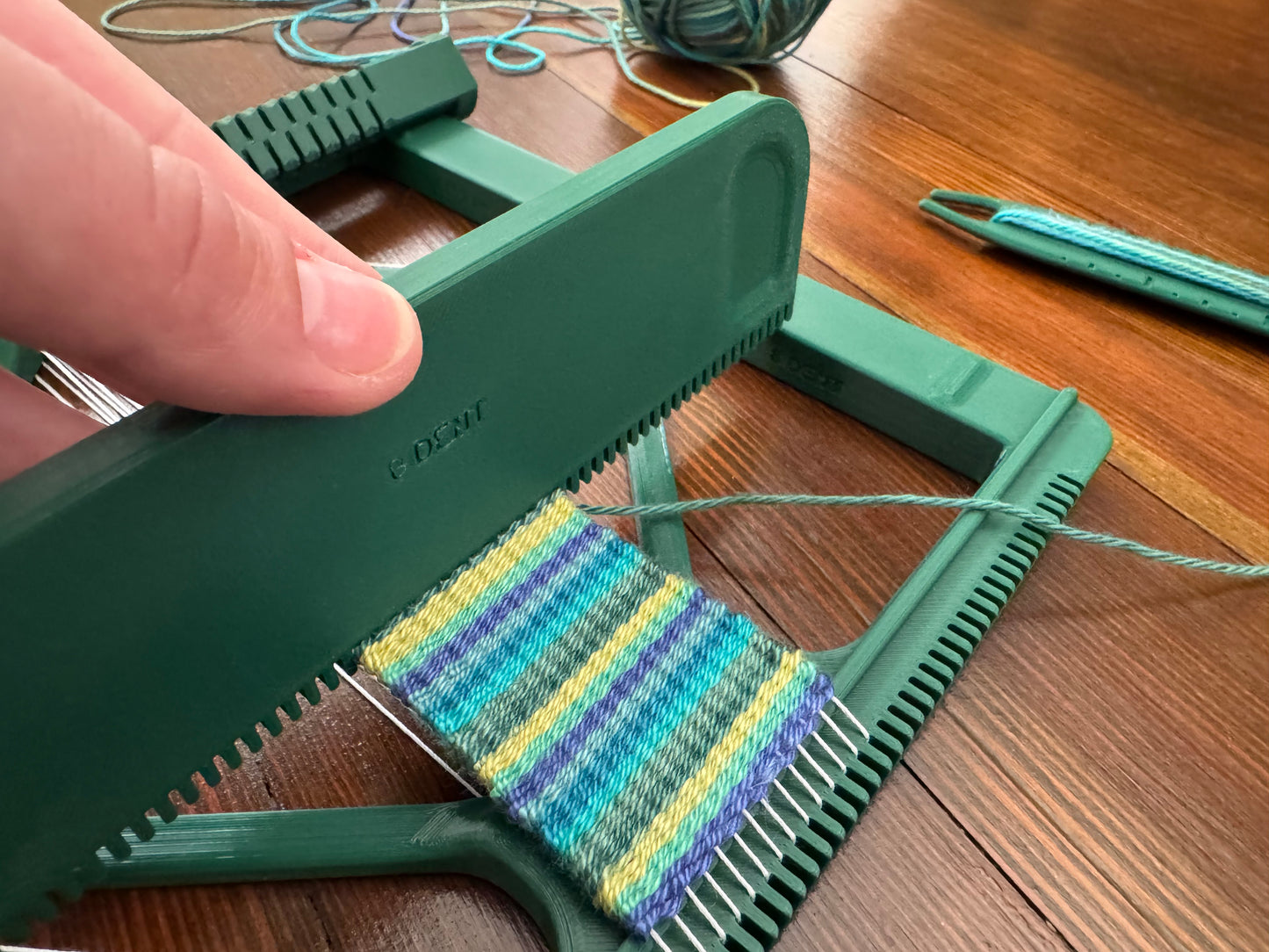 Pocket Loom Weaving Kit 7"x7" 8-dent