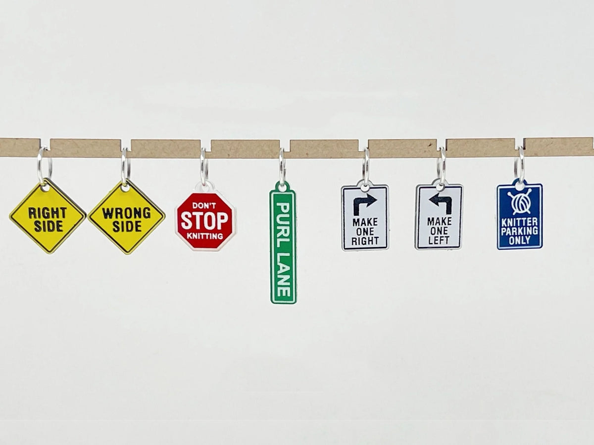 Knitting traffic sign stitch markers