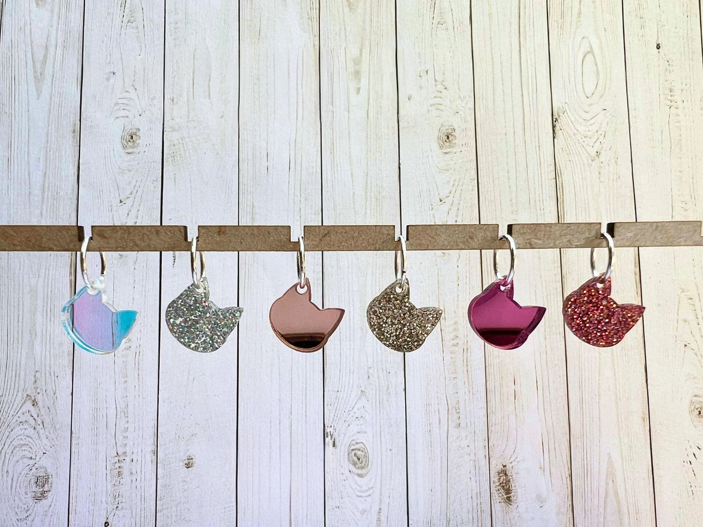 Sparkly cats stitch markers
